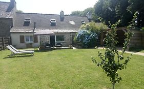 Petite maison dans les Monts d'Arrée TY COZ